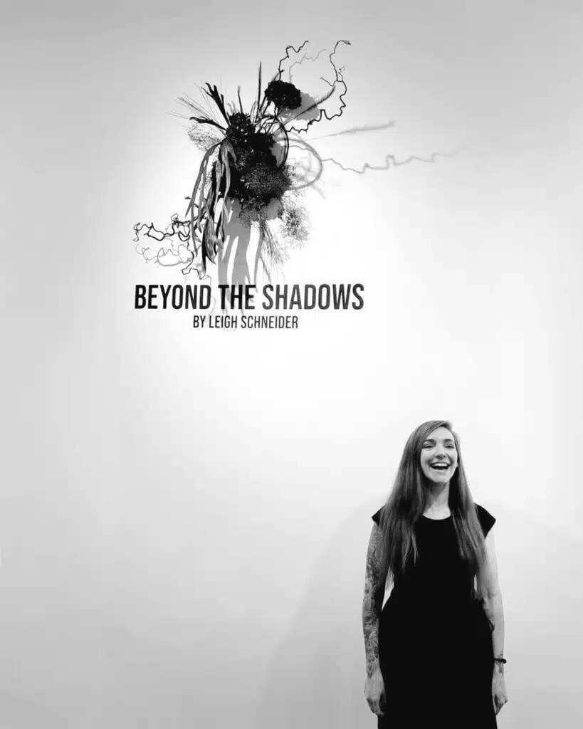 Ausstellung Beyond the Shadows von Leigh Schneider.