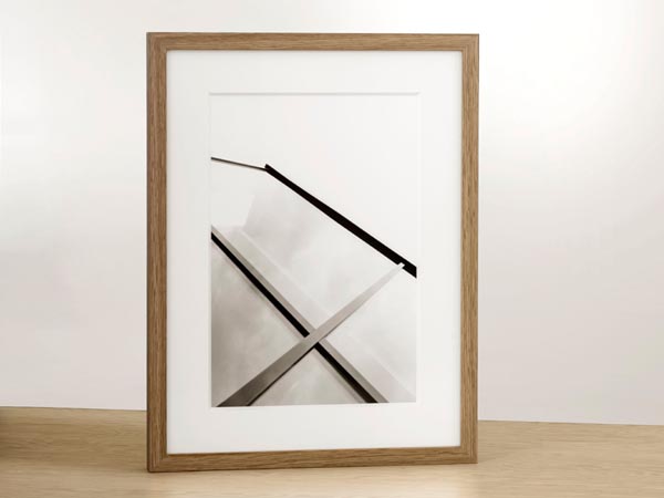 Picture frame with passe-partout